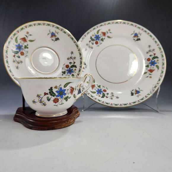 Shelley China Trio Chelsea Pattern # 11399 Lunch Plate Tea Cup Saucer Set AS IS - Picture 4 of 10